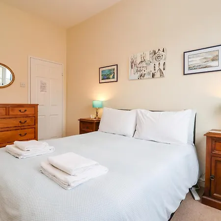 Apartament 6 Granary Court *