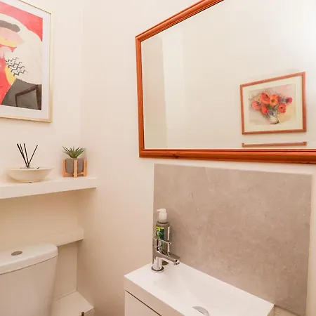 6 Granary Court * York