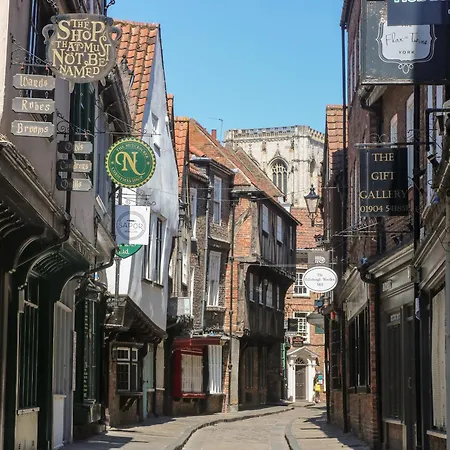 6 Granary Court York